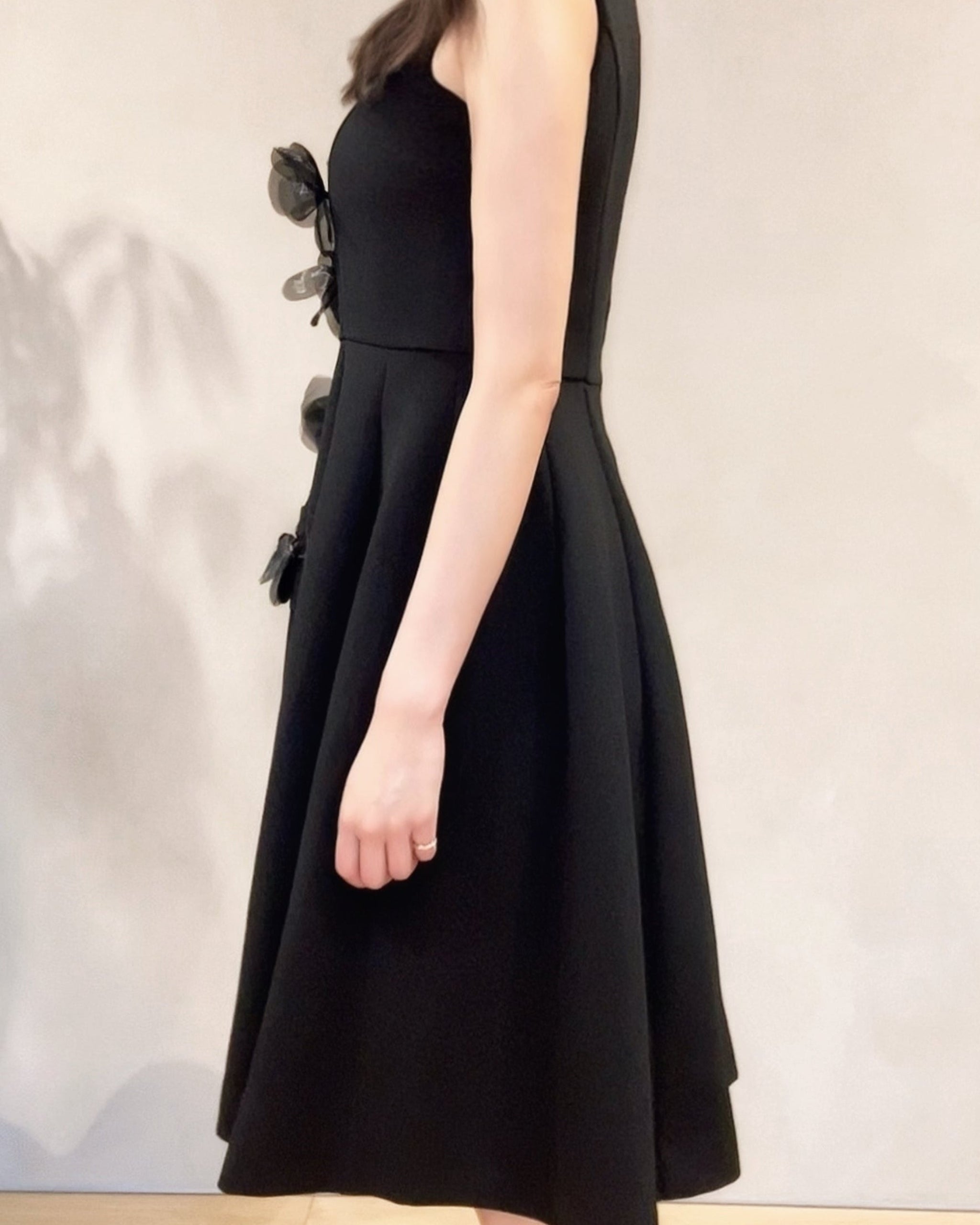 コサージュ付きワンピース – Kurara